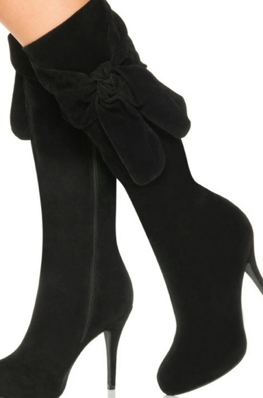 JustFab Shoes - 2 MORE DAYS‼️WILL BE THROWING OUT SOON‼️JustFab Suede Boots With Bow 👢🎀